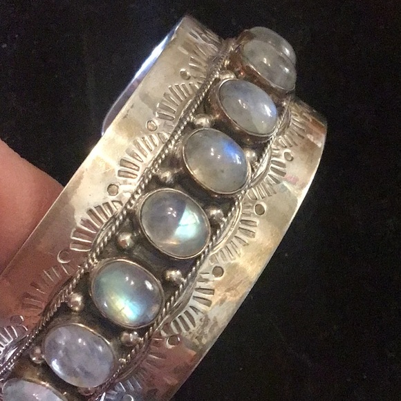 COPY - ABSOLUTELY GORG MOONSTONE CUFF BRACELET MUST SEE 👀 - Picture 5 of 9